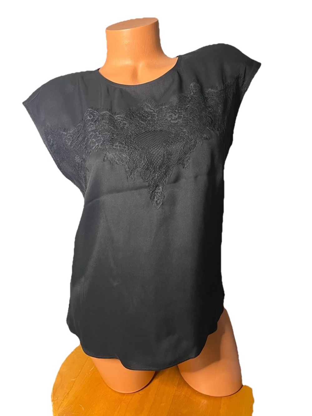 Express NWT Gramercy Black Lace Front Satin Tee Cap Sleeve Blouse S